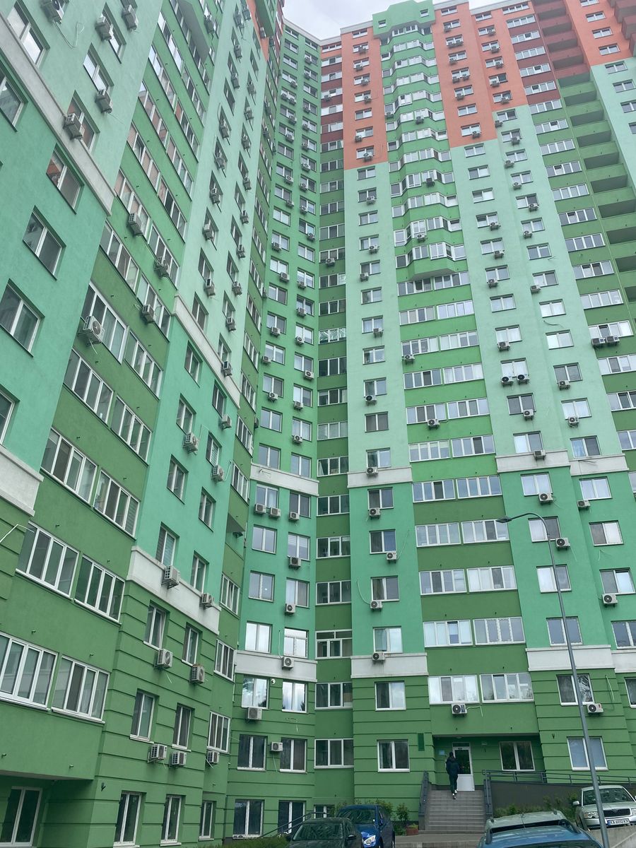1831736789558877