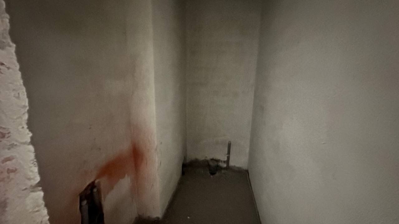 1835107229386877