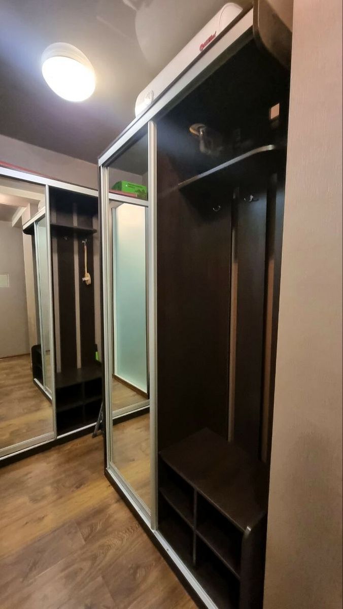 1835787198810877