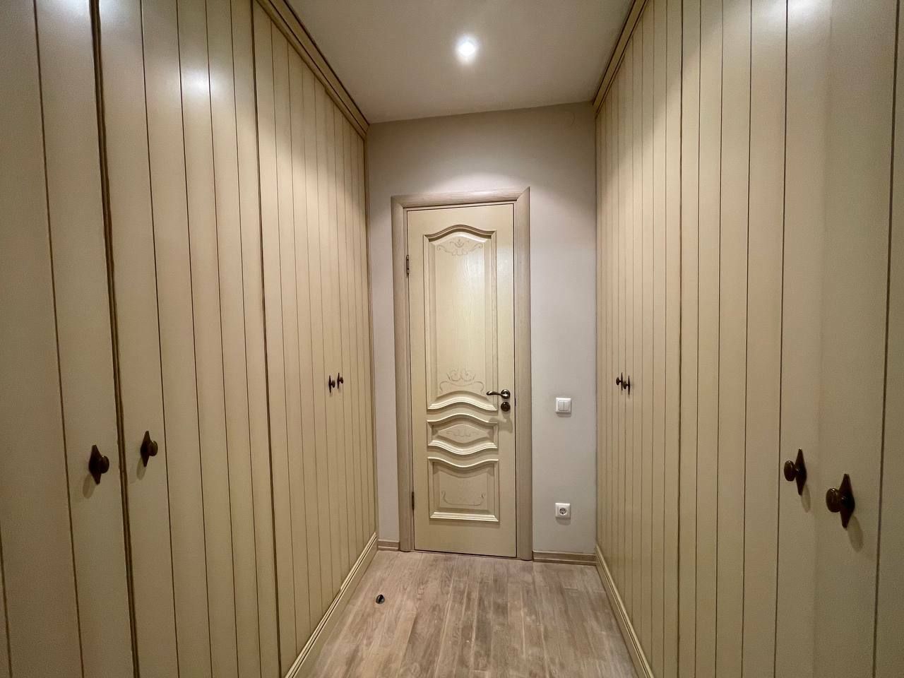 1835878707219877