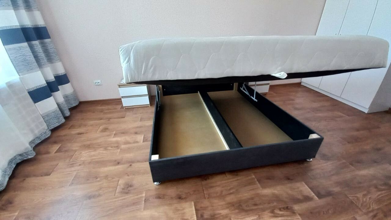 1831368879807879