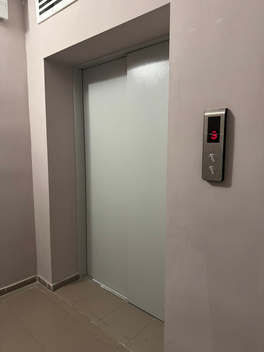 1833983991637088
