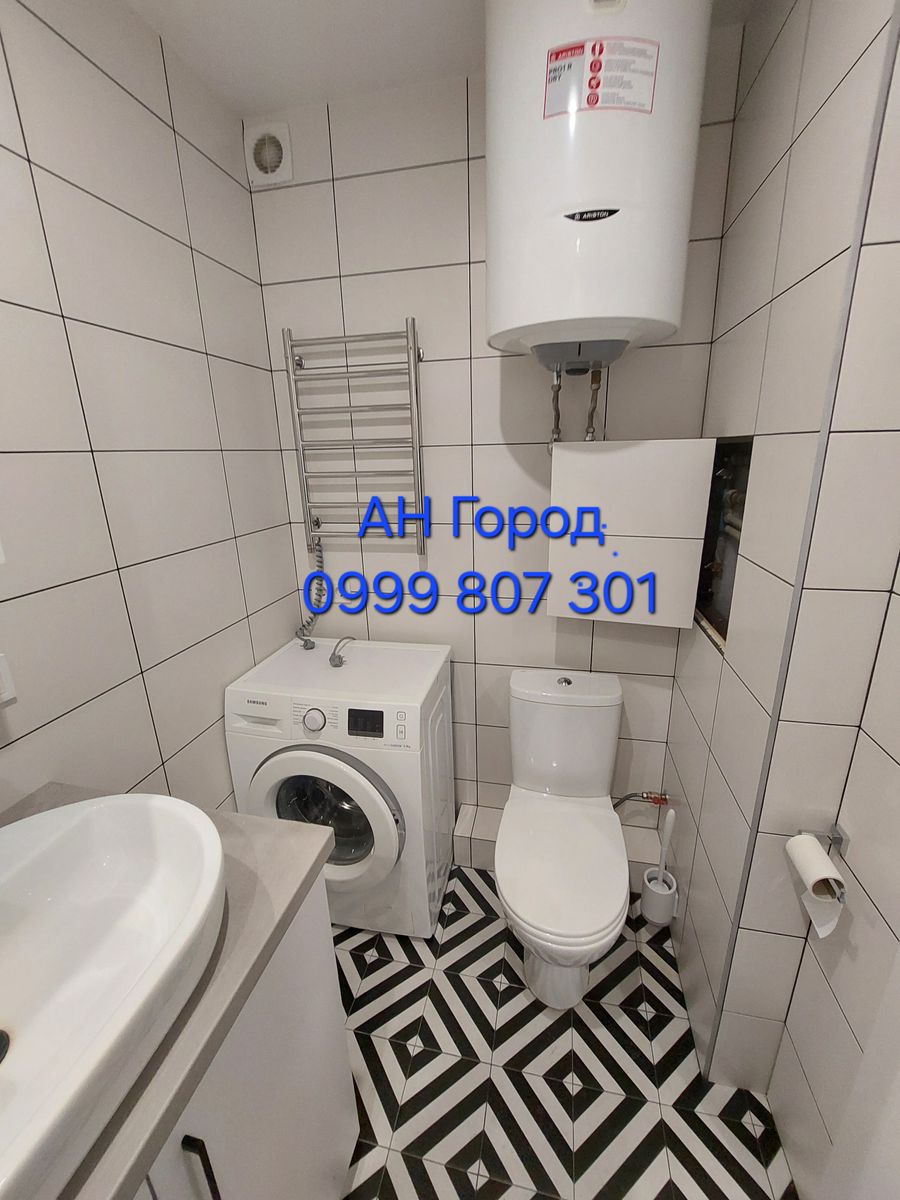 1831041646890884