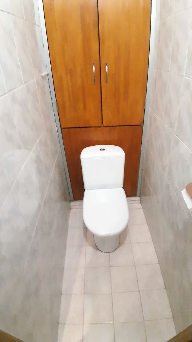 1832832110542884