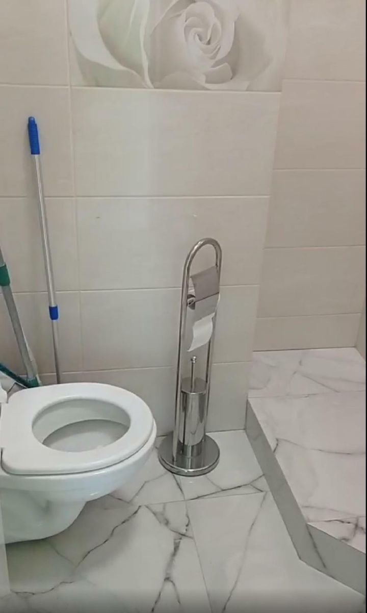 1833378425731886