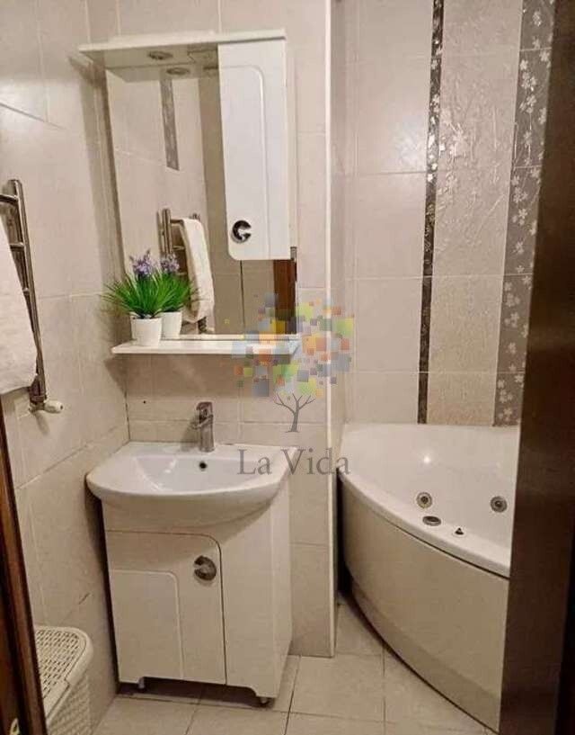 1842343843464886