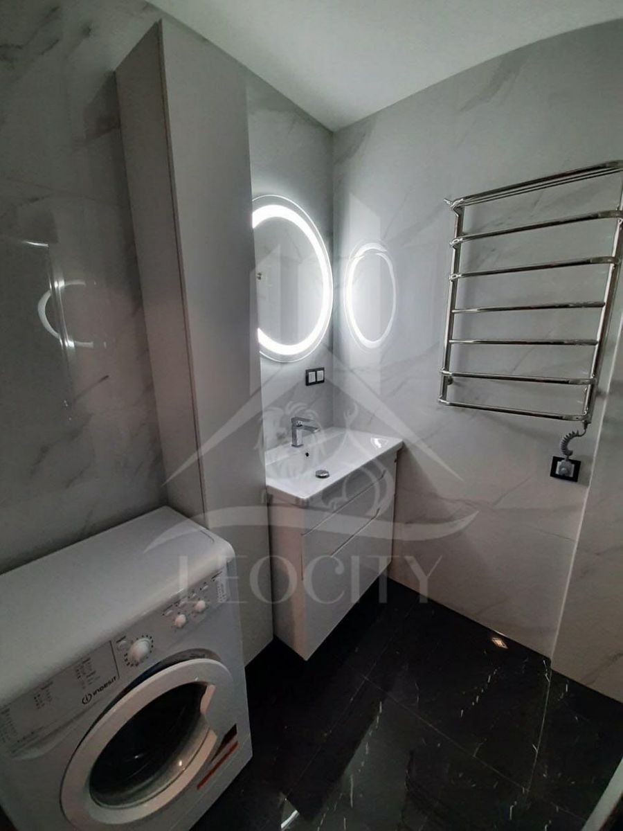 1833101584261889