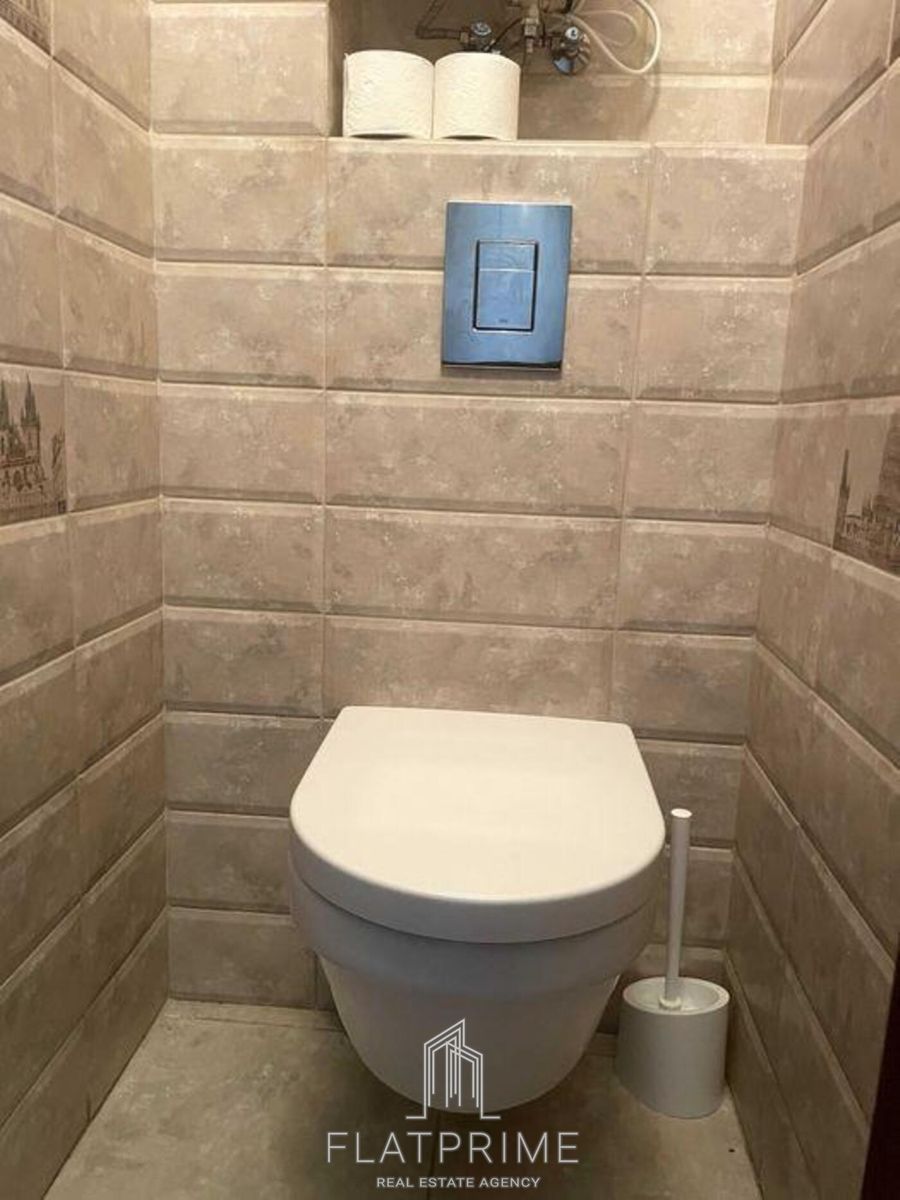 1834075876829089