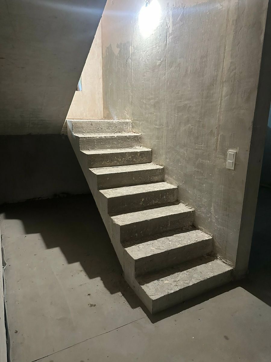 1834815957061895