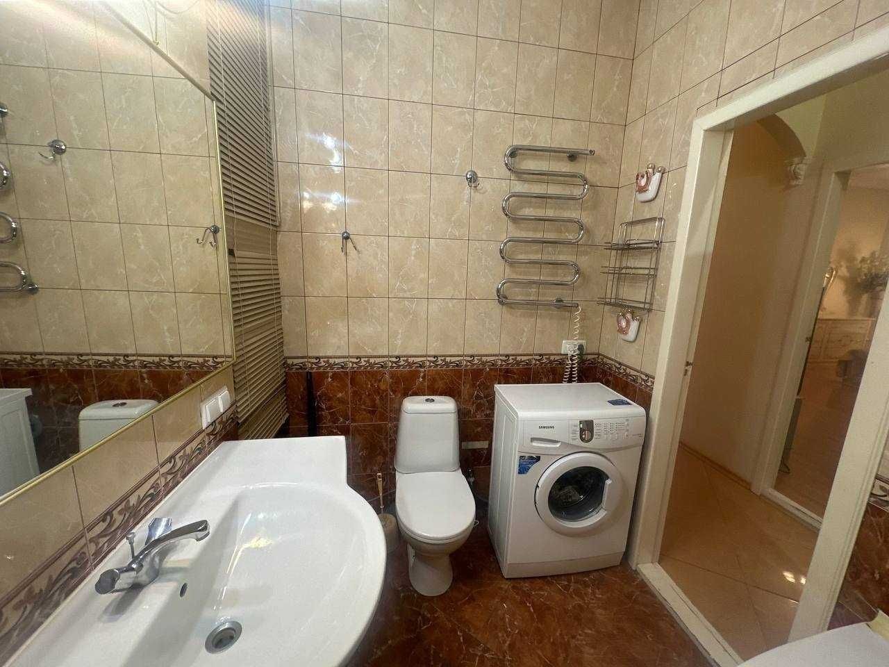 1832030152716898