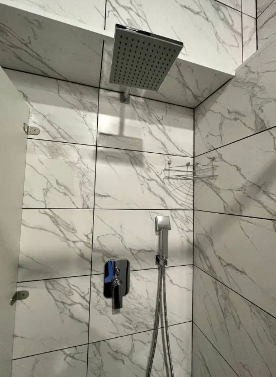 1835797285811900