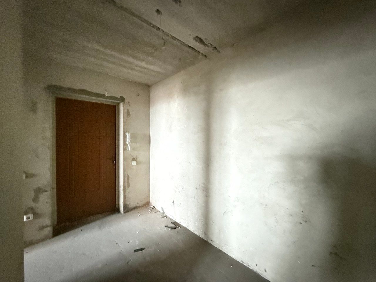 1833128662056903