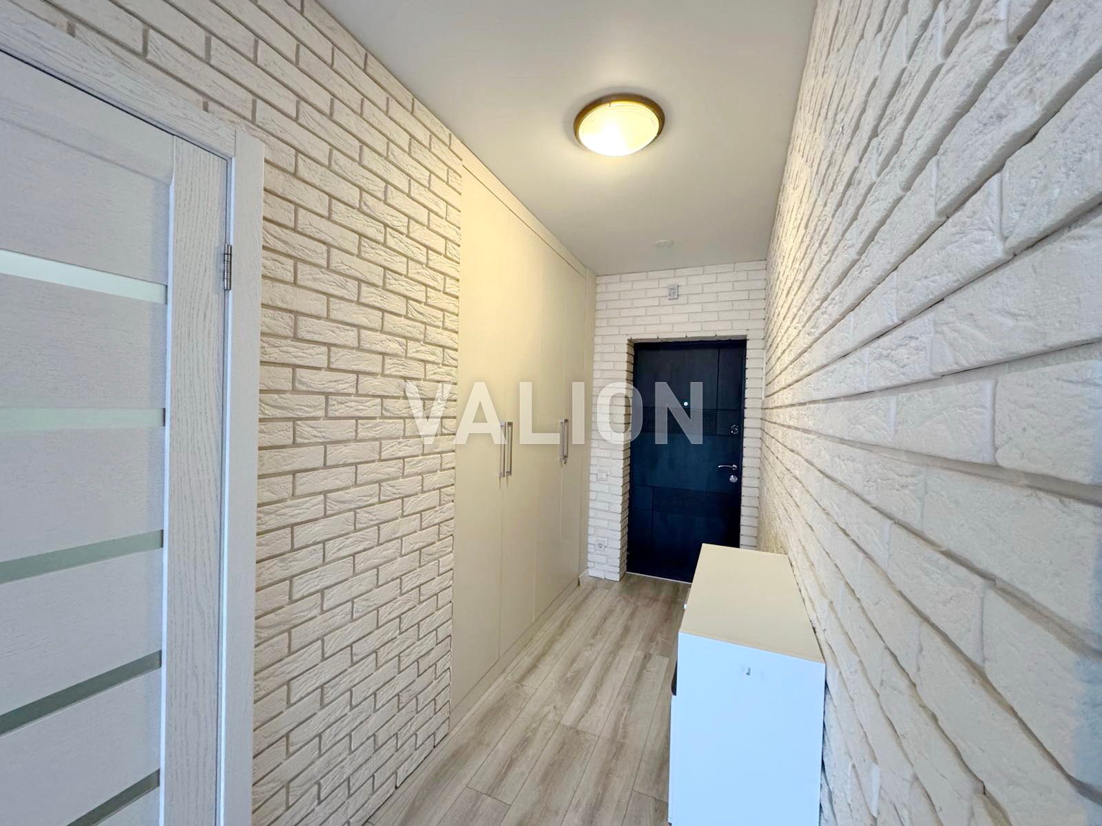 1833441543196904