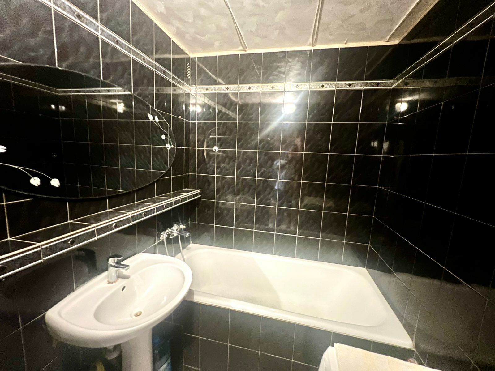 1836810364400904