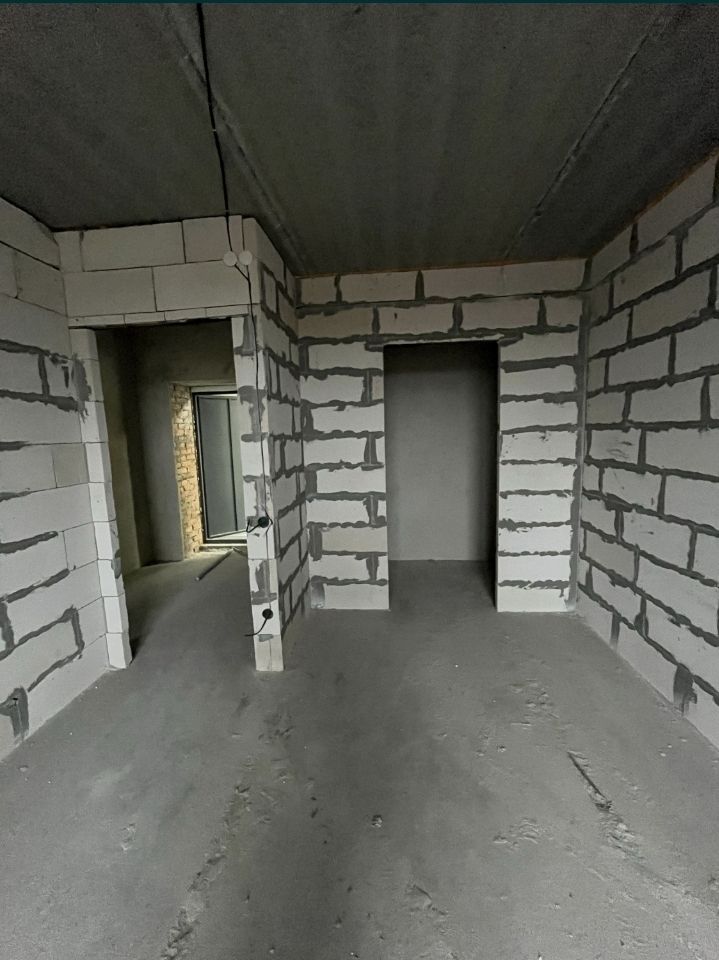 1826475318731905