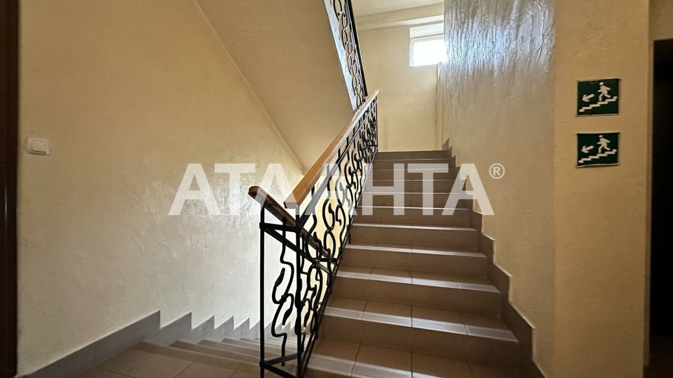 1831627371250905