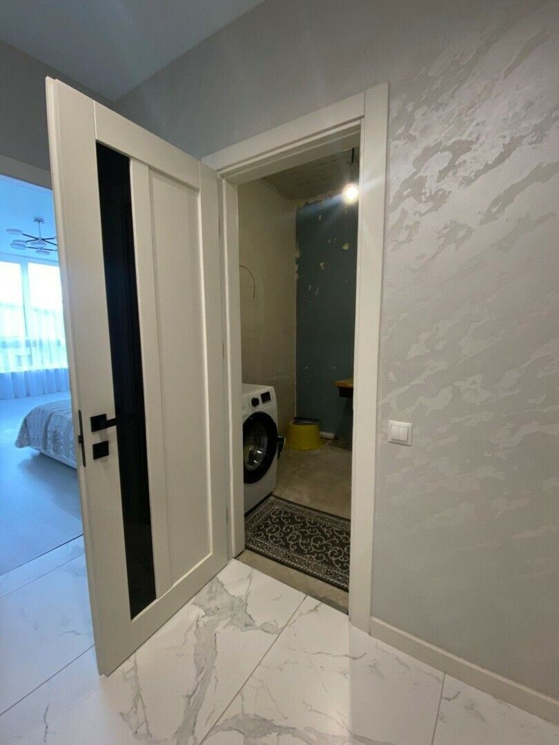 1836704541680905