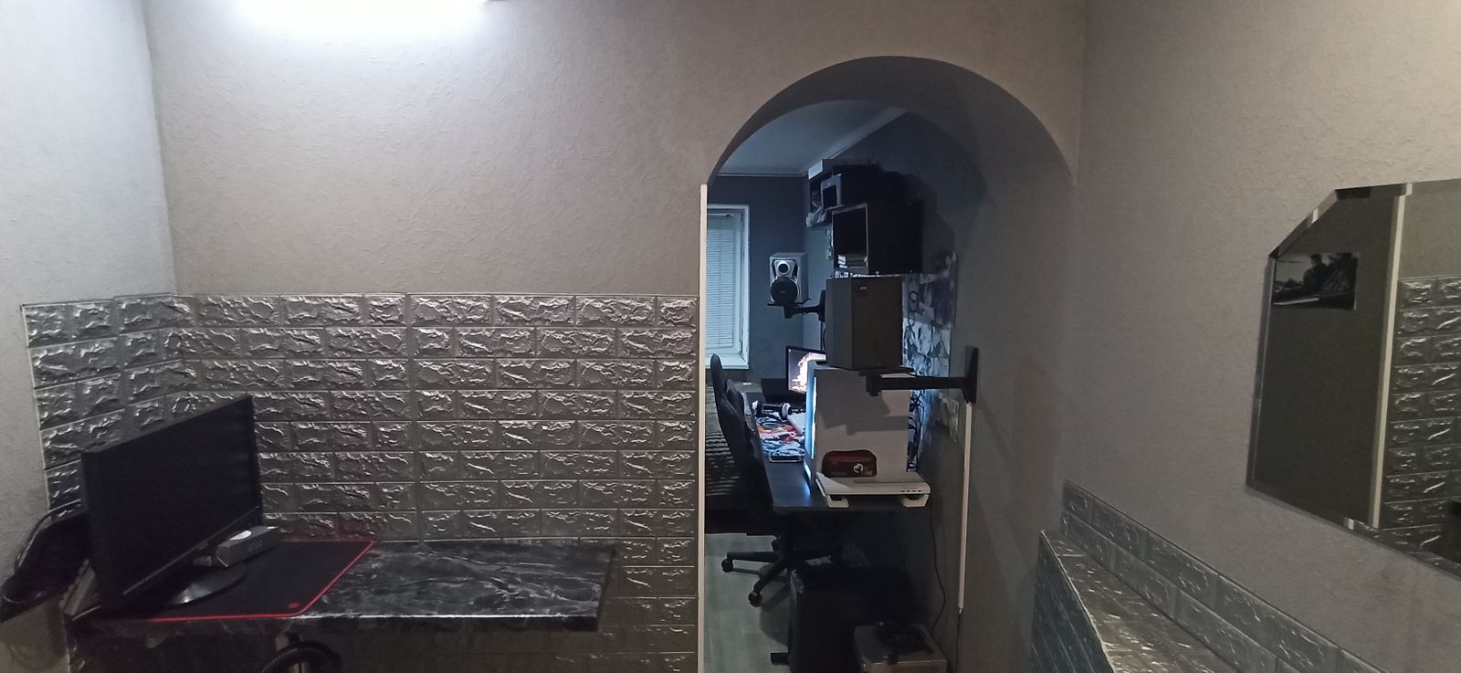 1832118666393907