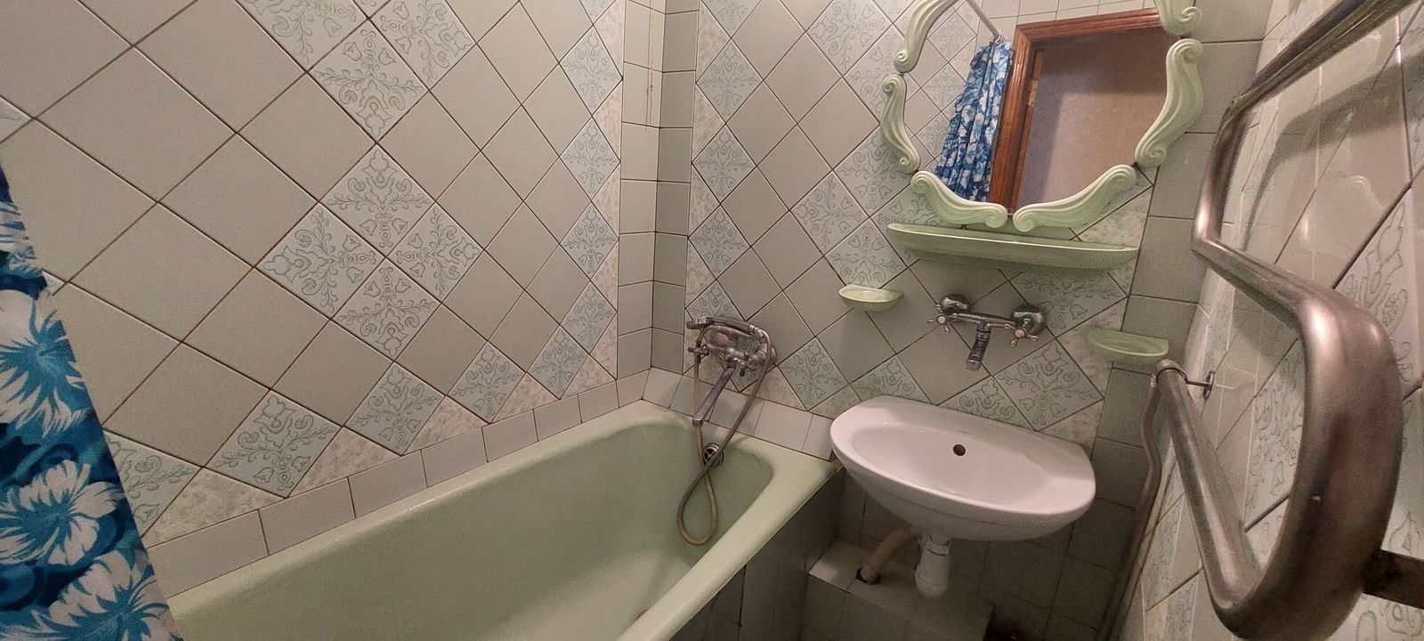 1837983358218907