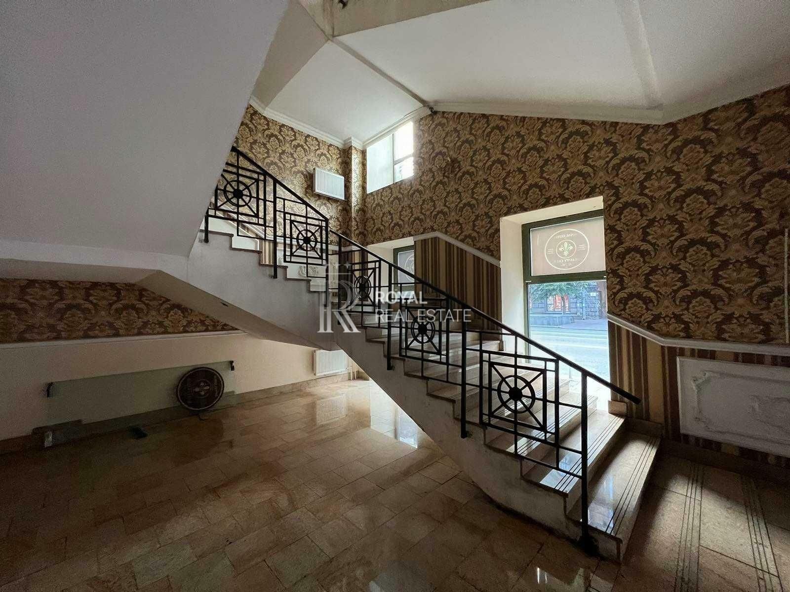 1835901175925908
