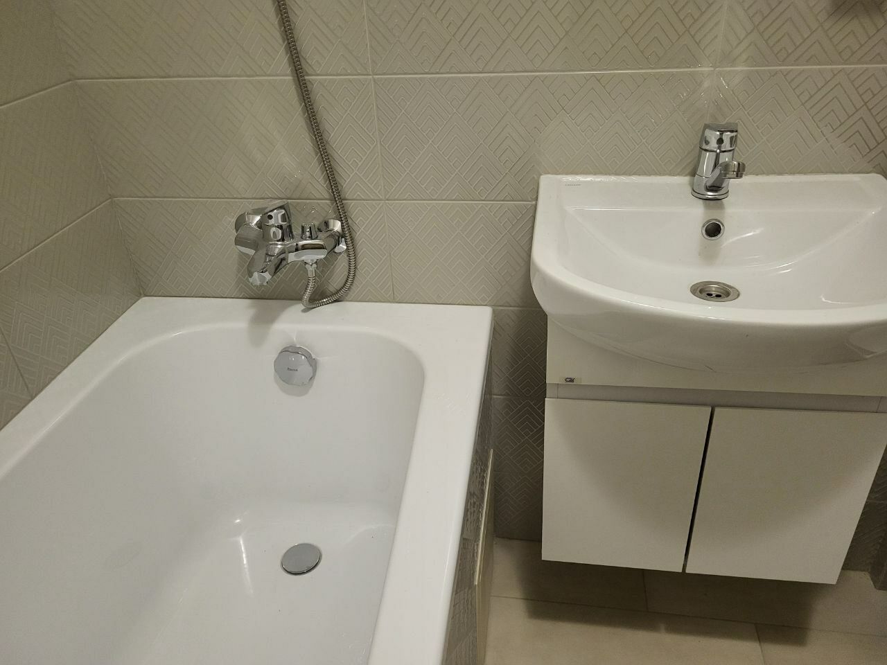 1833909754496909