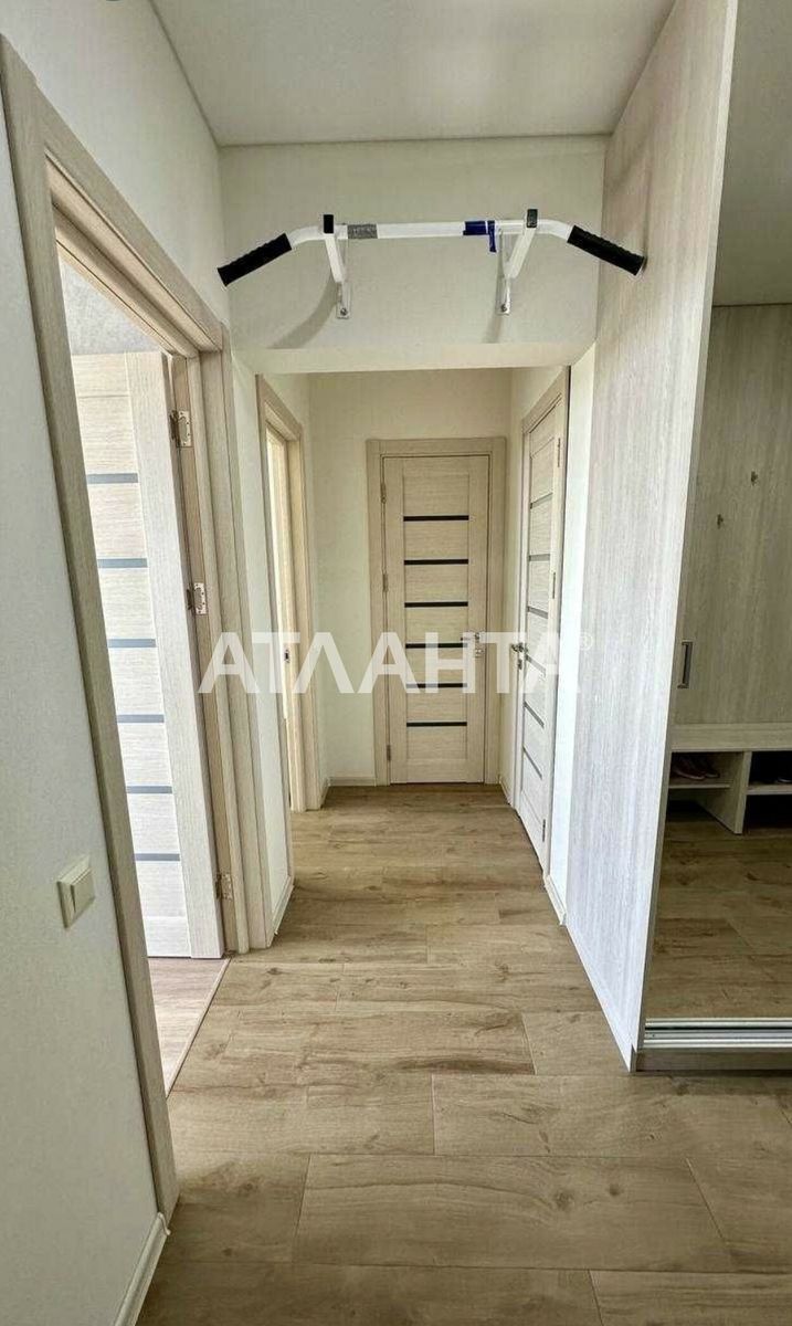 1833174399008911