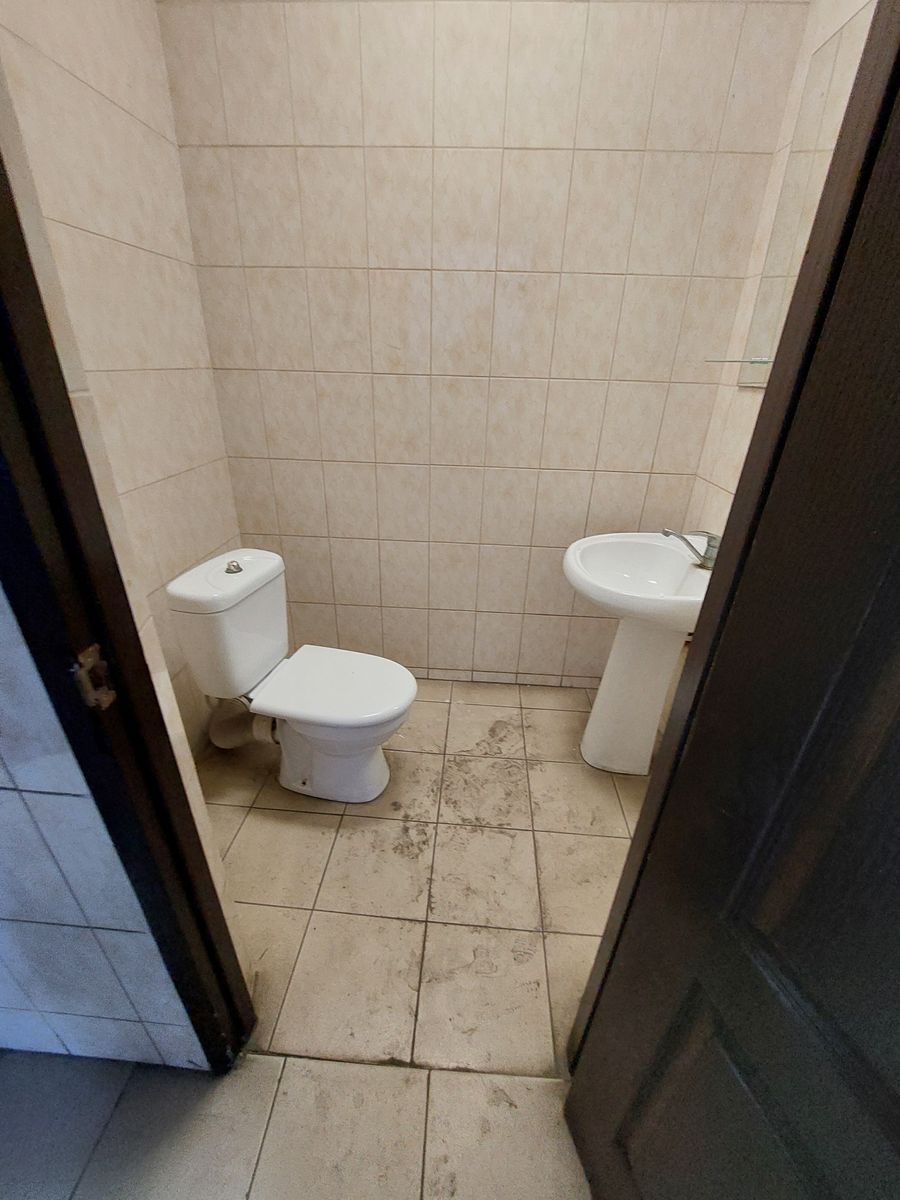 1838893677906911