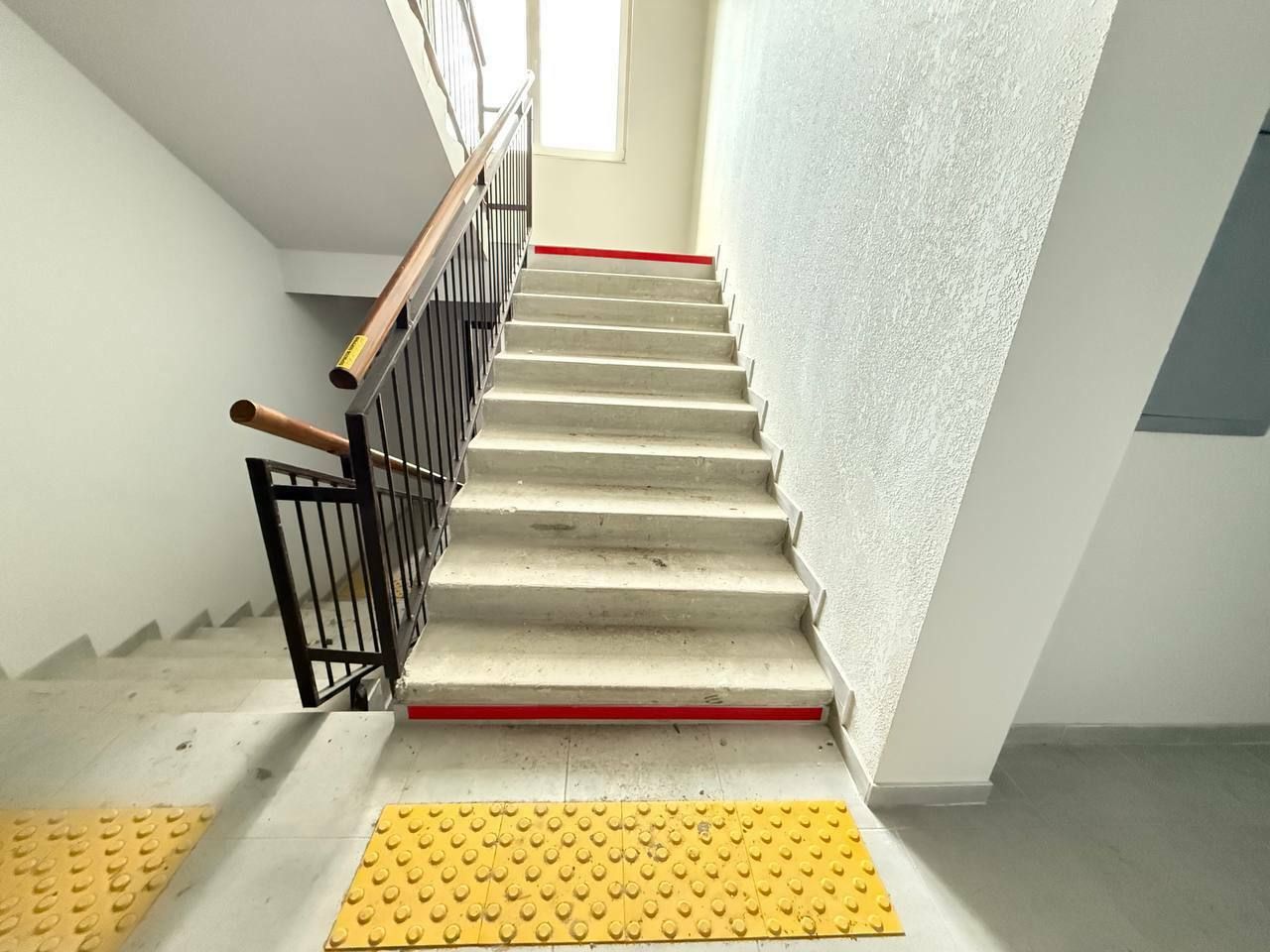 1832272843771916