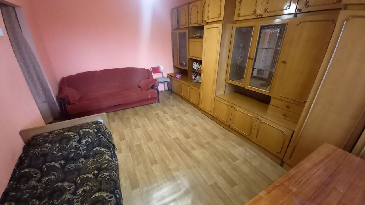 1826746904153919
