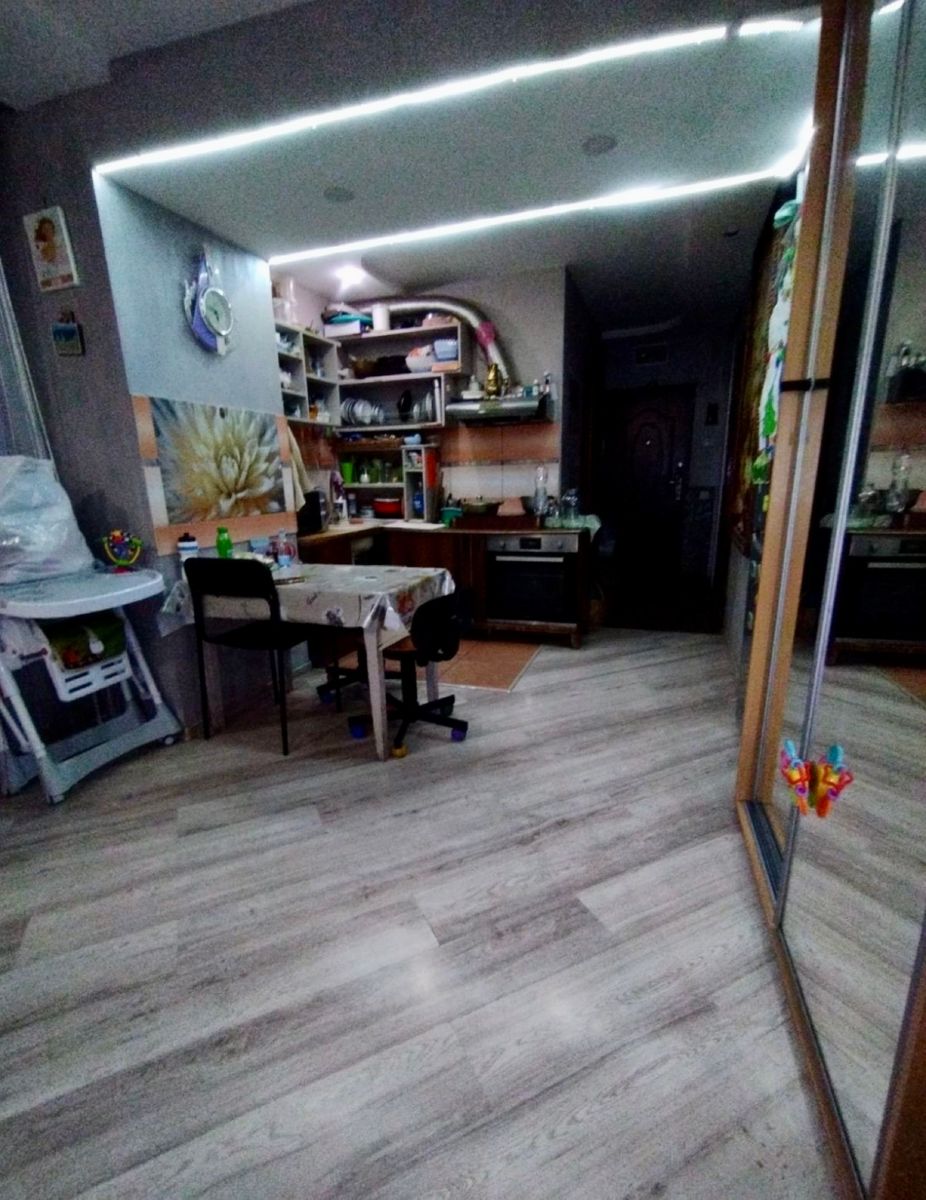 1828385709393092