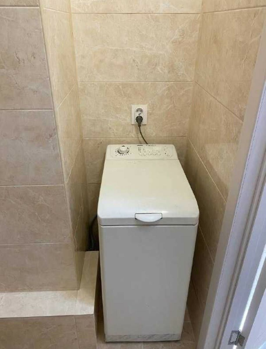 1832186776478921