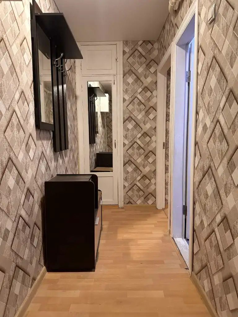 1836998477674922