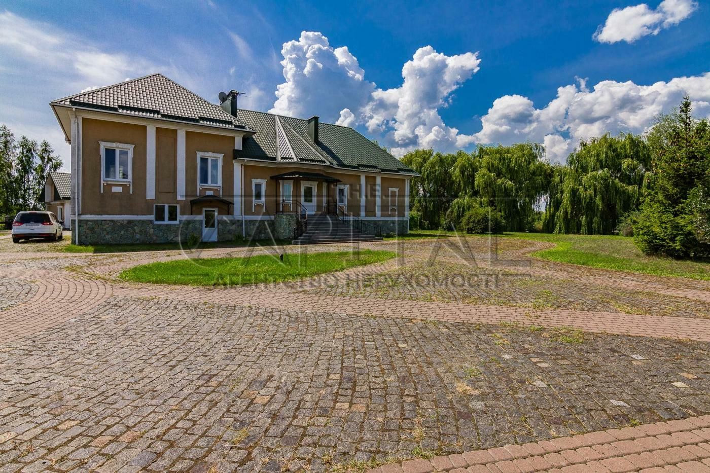 1813727700857923