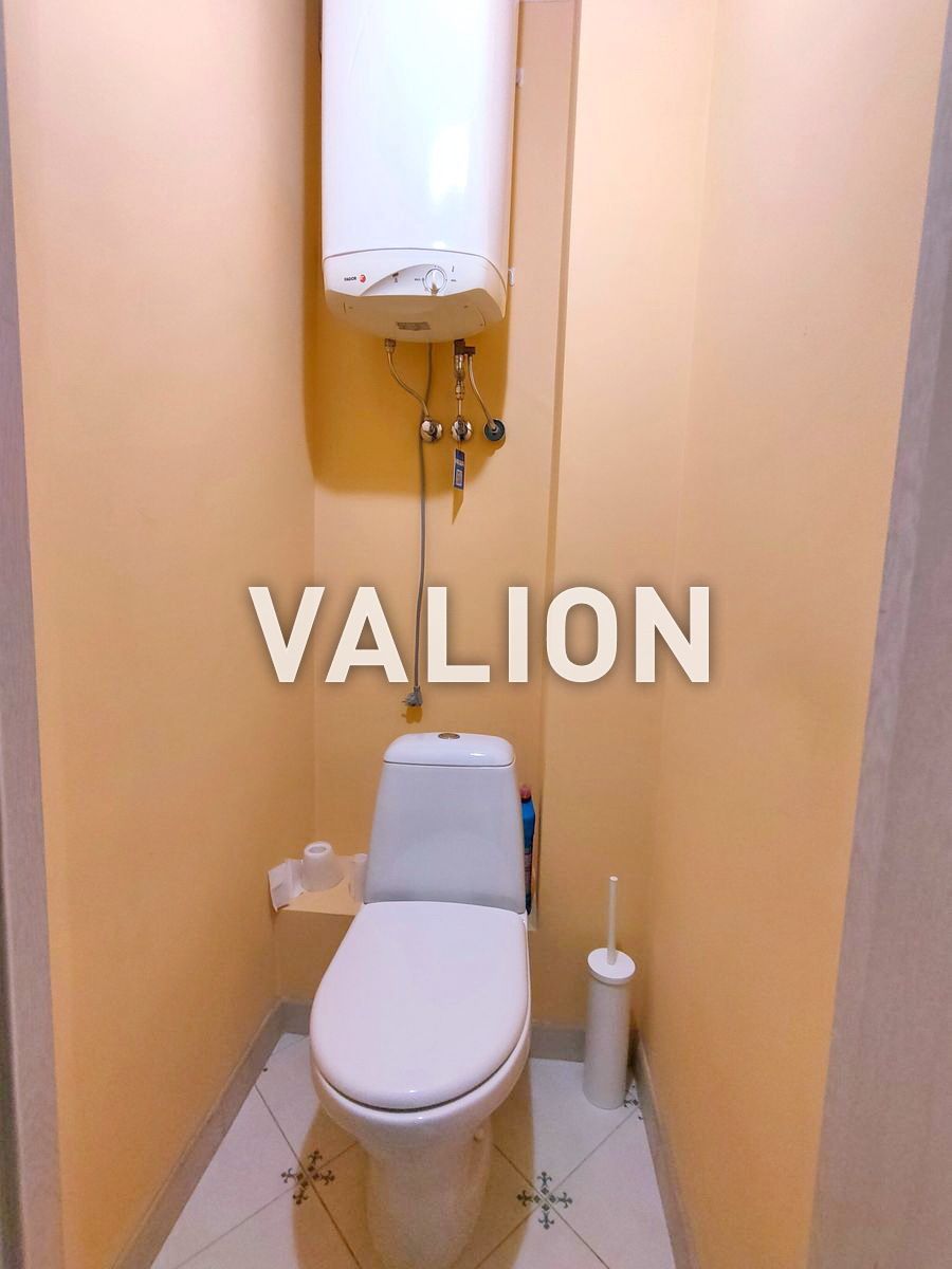 1838427855996925