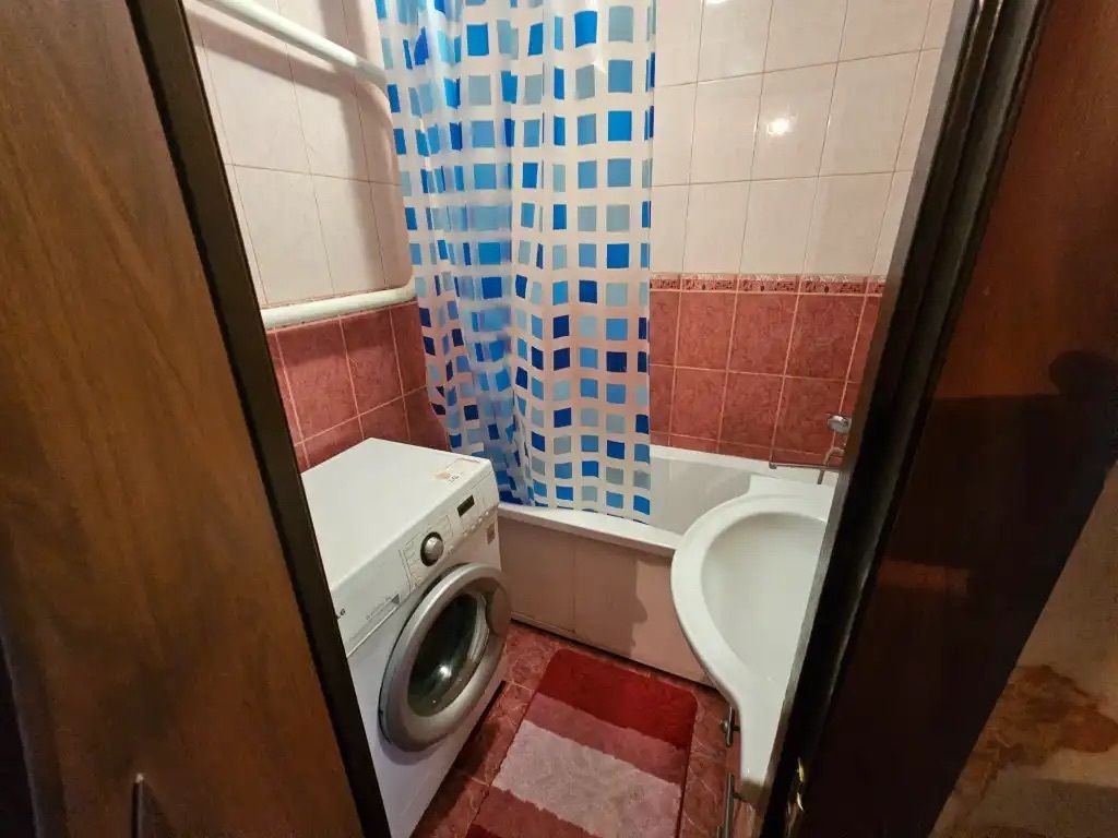 1830651212098928