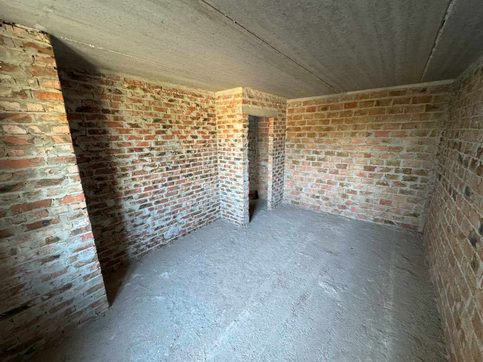 1832258615990928