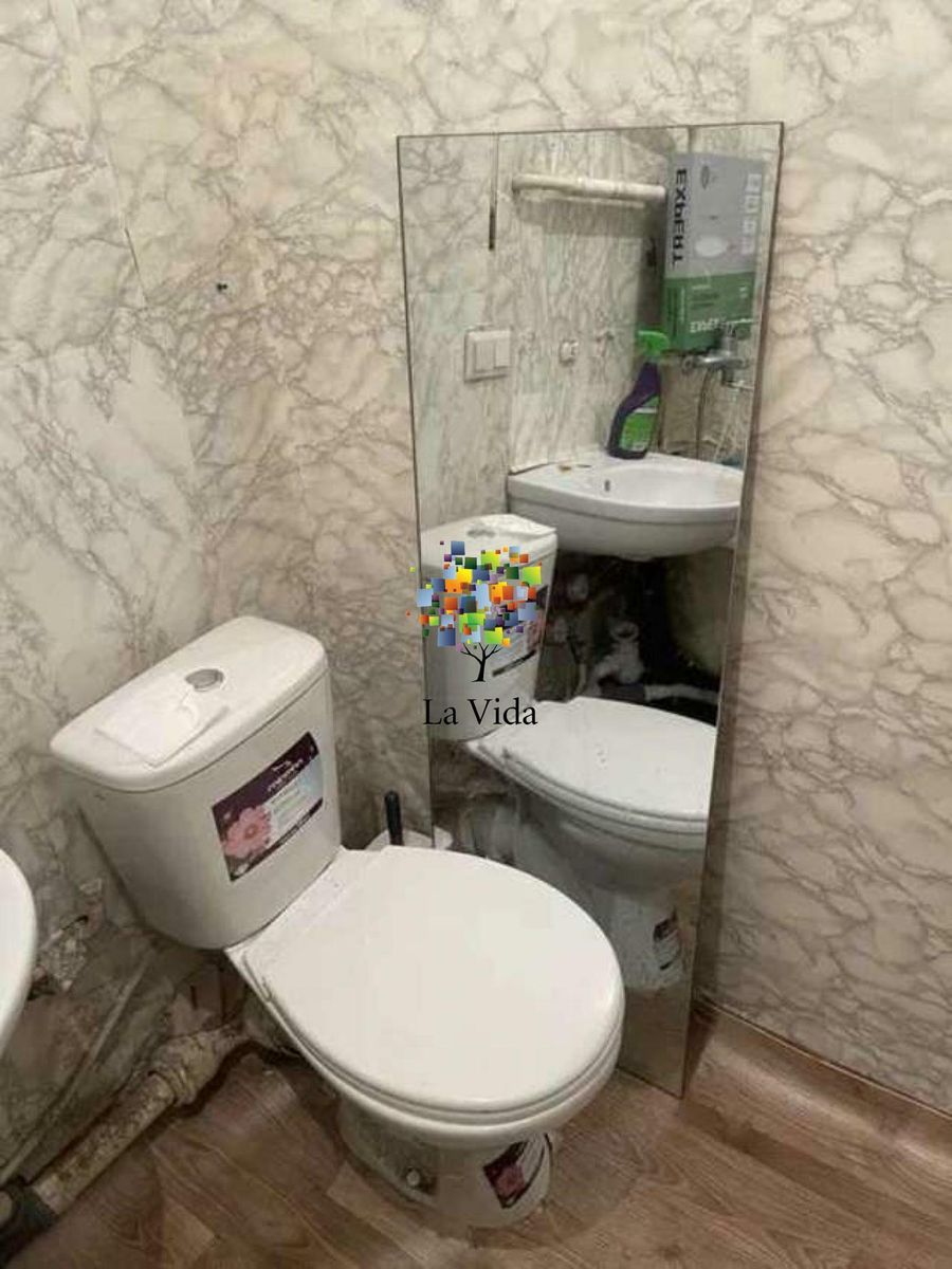 1836543920002928