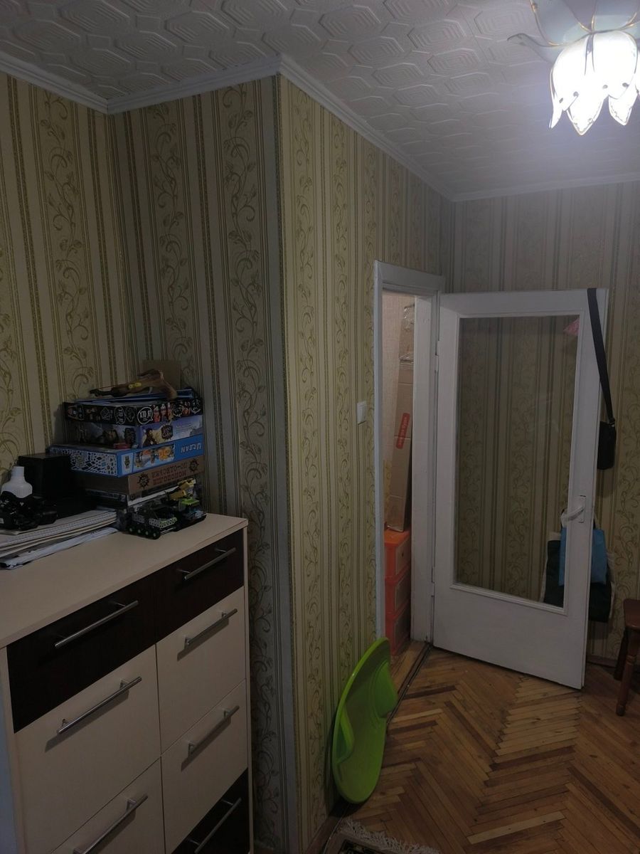 1833663100522929