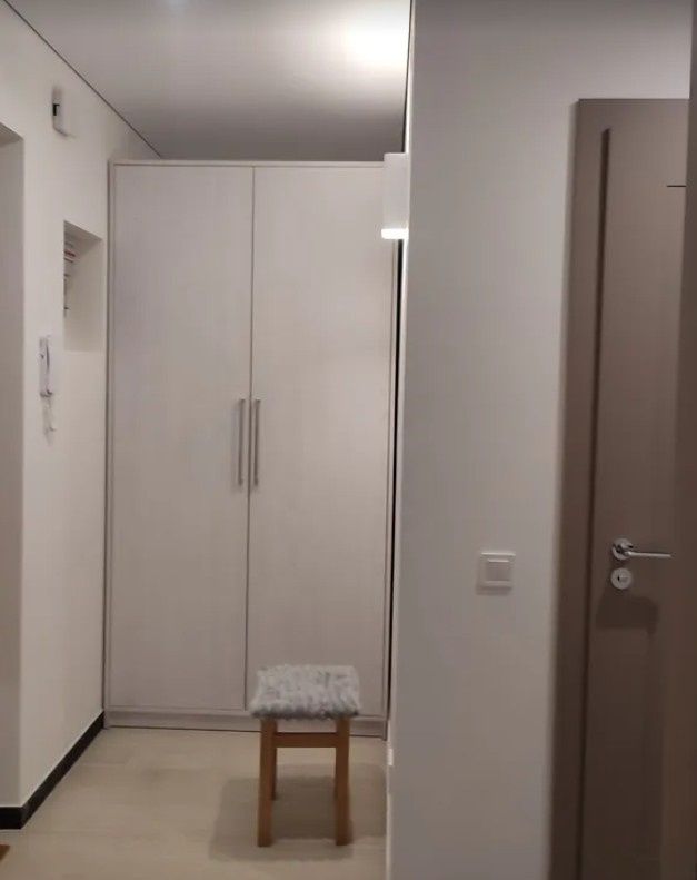 1834928908646093