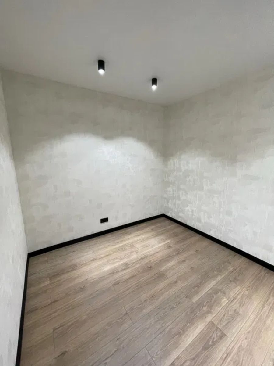 1830745940844930