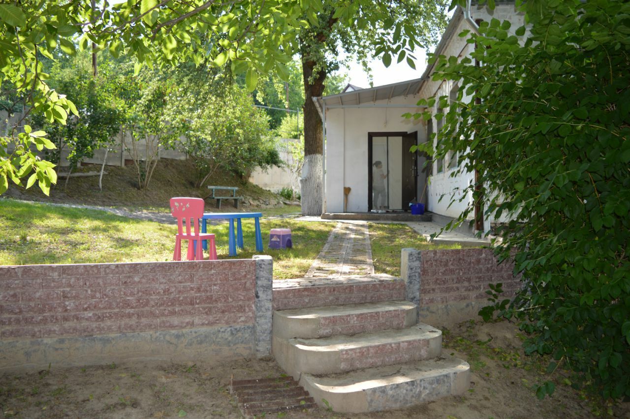 1737611642153931