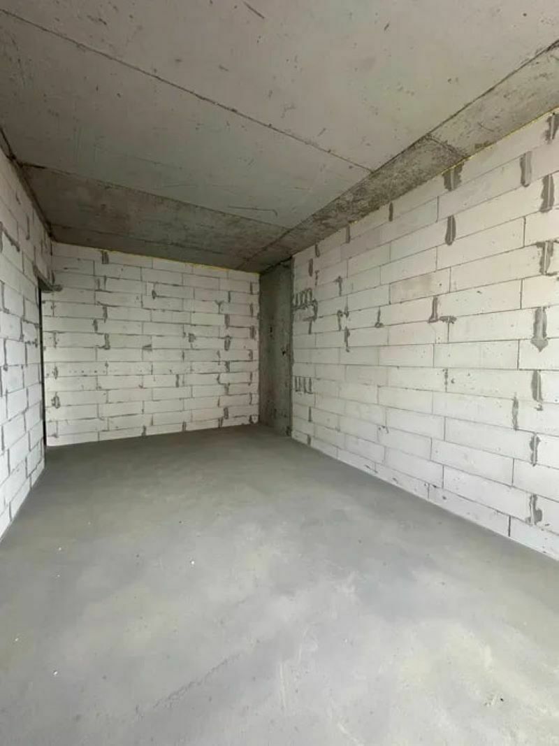 1834180001677931