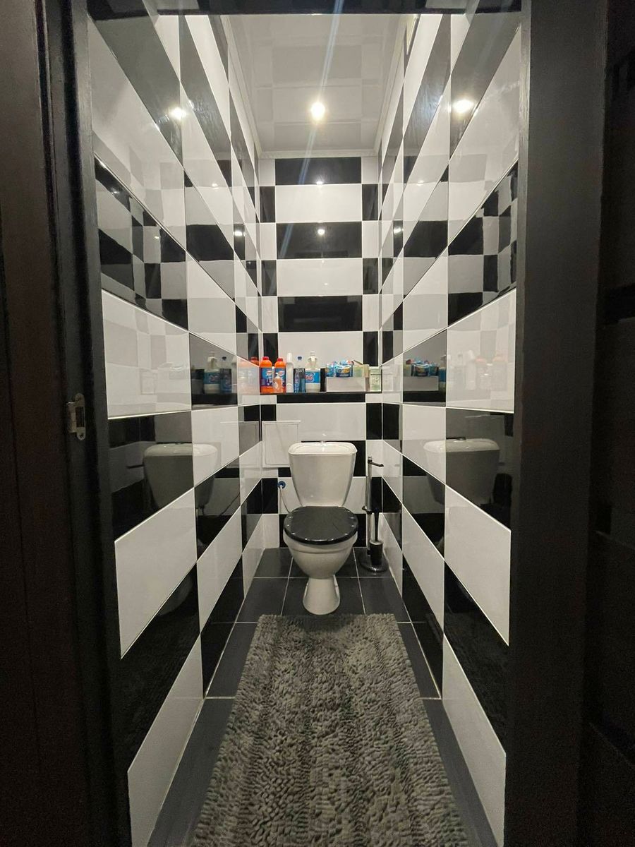 1835254783305936