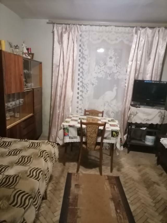 1831918933992937