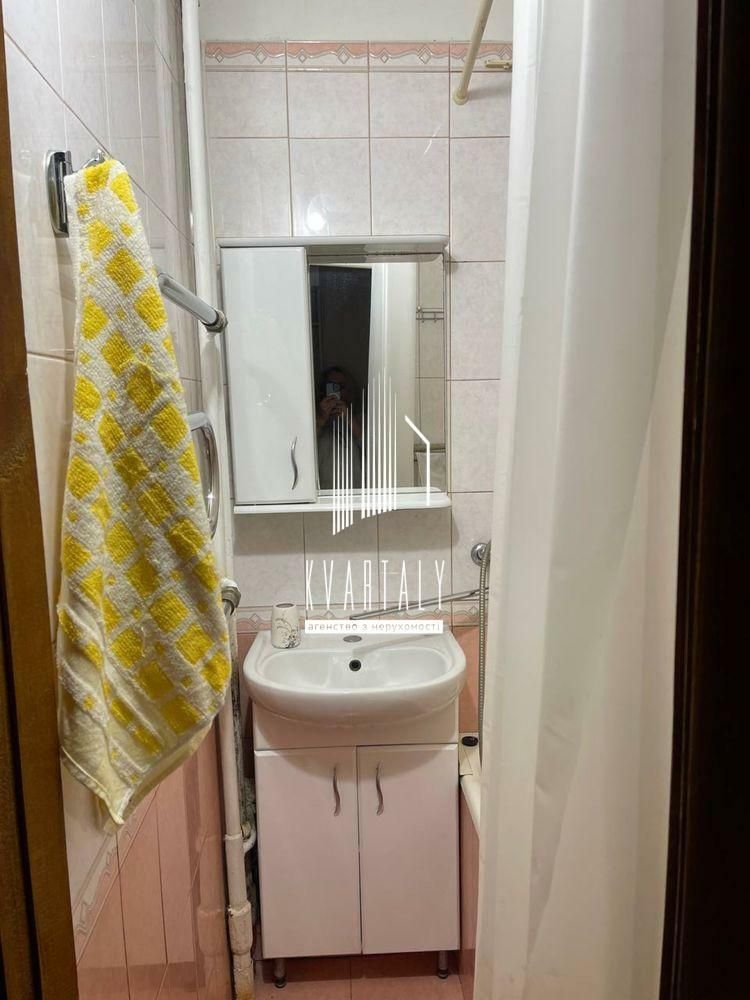 1835797722347937