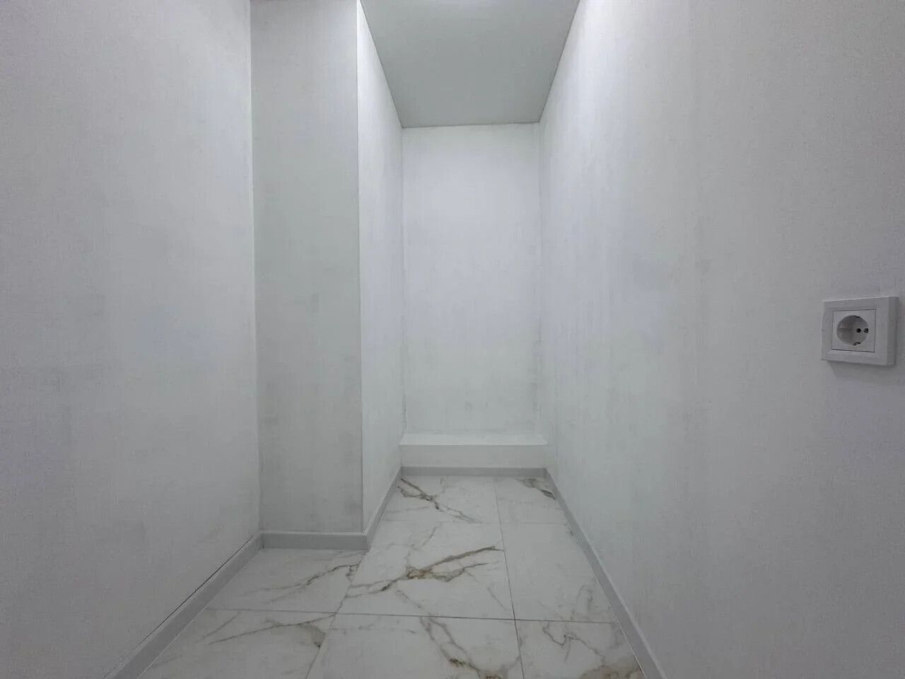 1839536184772937