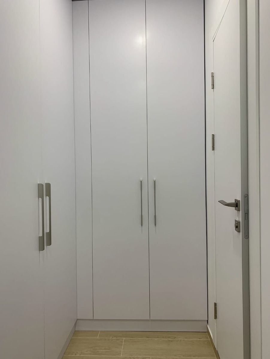 1832746972061094