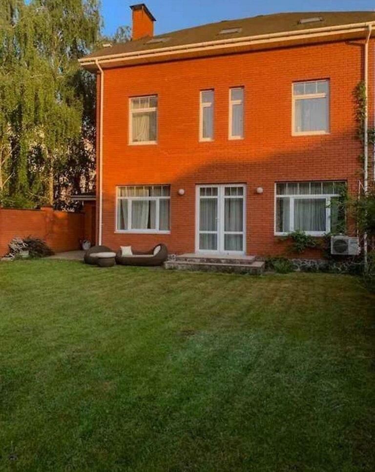 1835360519460944
