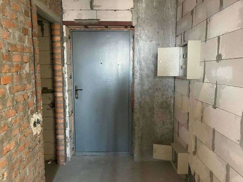 1831289671381951