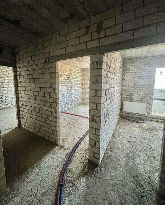1833164888245951
